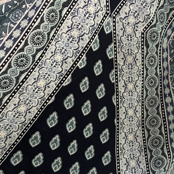 🫐 paisley bandana scarf top 🫐 Olivaceous backless halter top - Picture 4 of 4